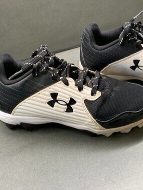 Under Armour Kids Baseball Cleats Size 2.5 Black White Molded Cleats